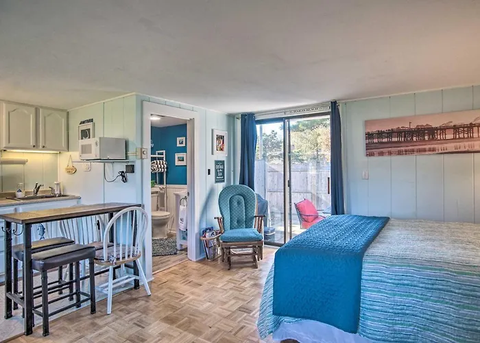 Romantic Cape Cod Studio With Patio, Near Beaches Dennis
