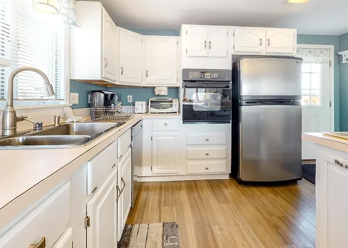Kalmus Park Hideaway Villa Hyannis