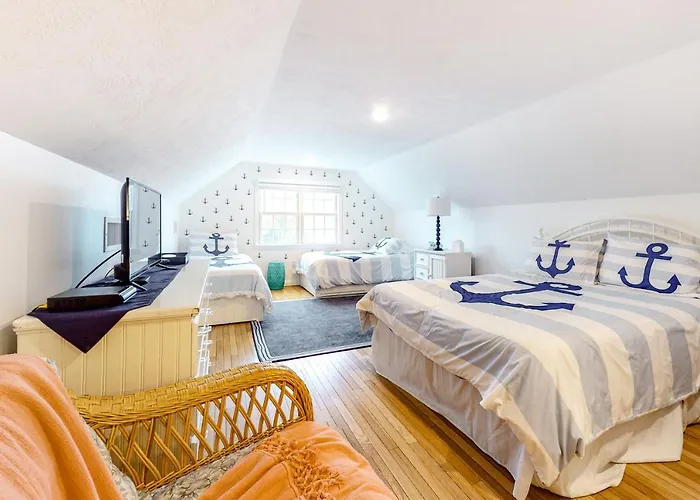 Harbortown Hideaway Villa Falmouth