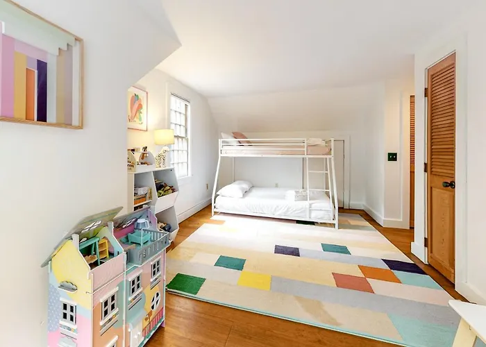 Wellfleet Harbor Hideaway Villa