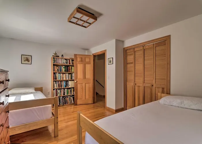 Wellfleet Villa With Deck 1 Mi To Trails And Coastline