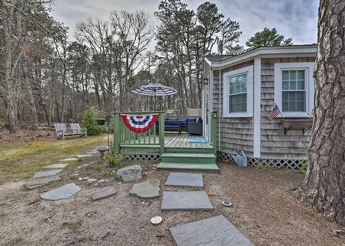 Quaint Wellfleet Cottage - 2 Mi To Coastline!