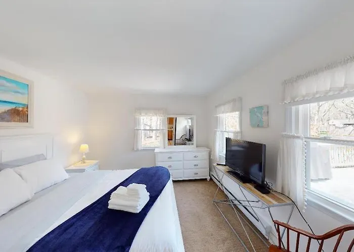 3 Bedroom Cape Cod House By Leavetown Vacations West Yarmouth