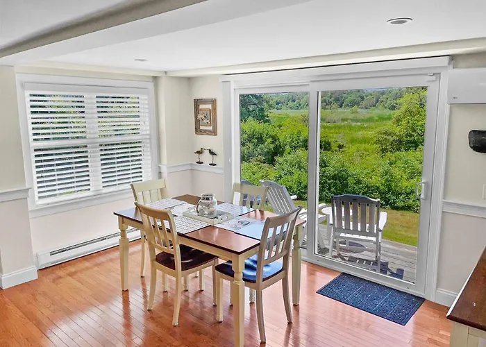 Near Beach, Renovated Condo, Ac, Wifi Chatham