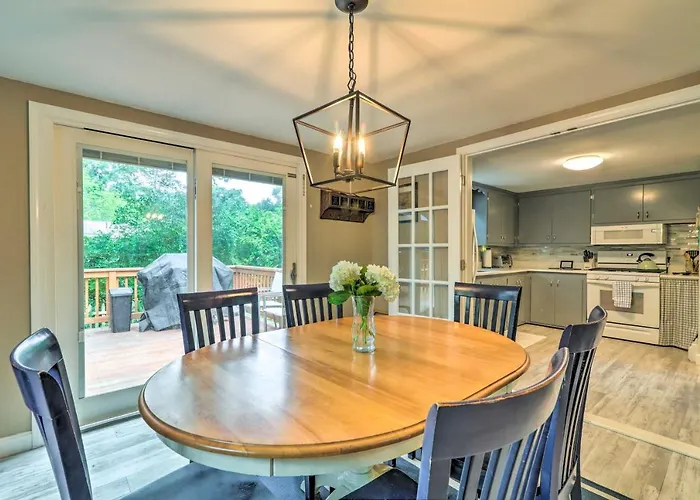 Yarmouth Cottage W/ Grill & Yard, Walk To Beach