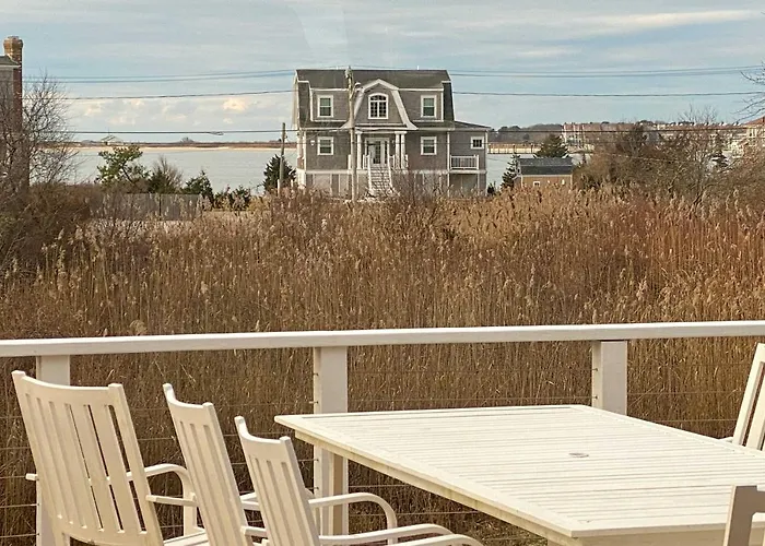 Cape Cod Gem With Ocean View, Steps To Beach West Yarmouth