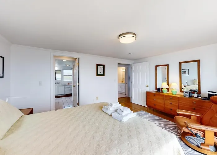 Kalmus Park Retreat Villa Hyannis