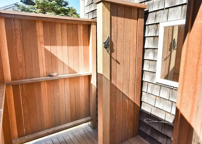 Walk To Water Fenced Yard W Deck And Bar Villa Chatham