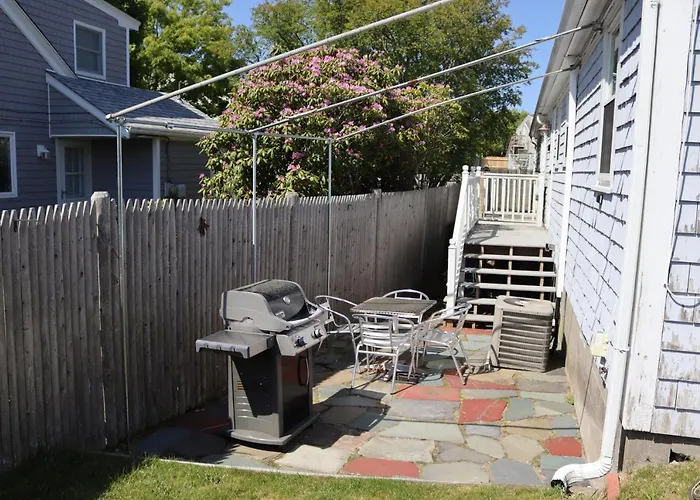 Seaside Serenity, Just A Block /0.1 Mile Away From The Beach Yarmouth