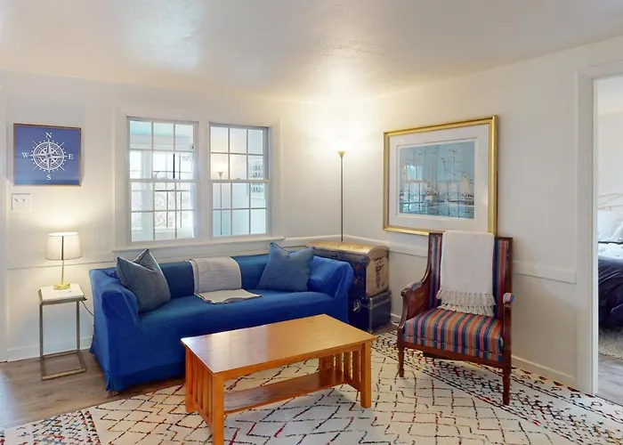Johns Pond Beach Retreat - Unit 1 Apartment Mashpee