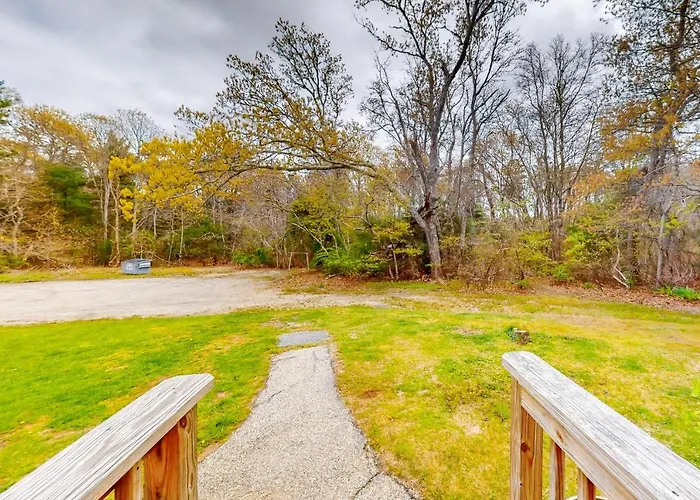 Johns Pond Beach Retreat - Unit 3 Apartment Mashpee