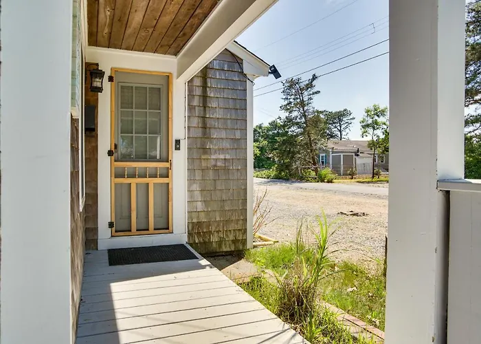 Quaint Cape Cod Cottage With Grill - Walk To Beach West Yarmouth