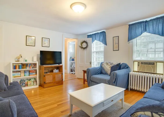 1 Mi To Marina! Hyannis Family Getaway W/ Deck Villa