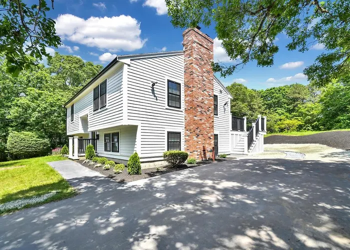 Hill House Mashpee Hotel