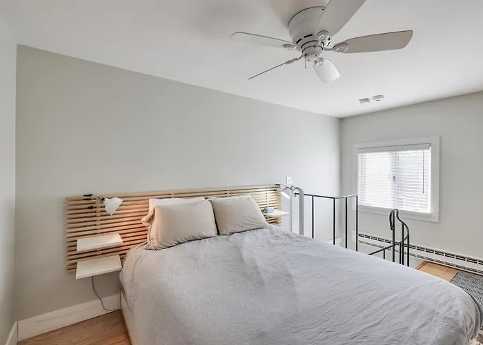 Walk To Commercial Street! Couples Retreat W/ Deck Provincetown