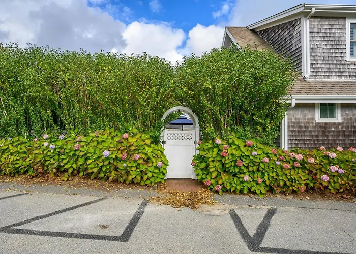 Walk To Beach And Town, Hot Tub, Sleeps 8, Pet Friendly Chatham