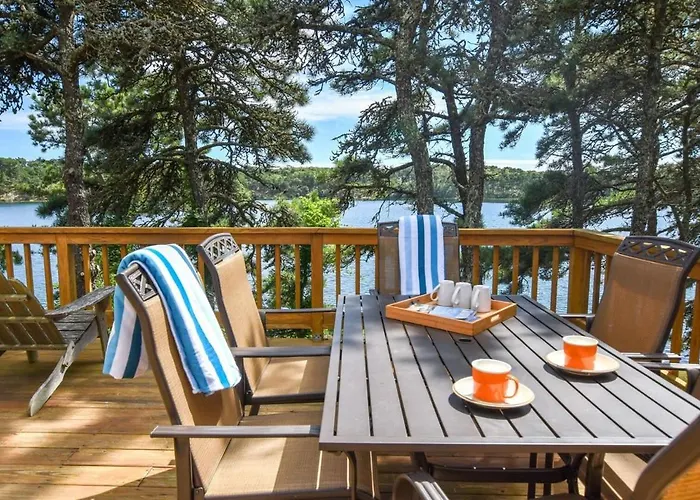 Amazing Location Lakefront Waterside Deck Chatham