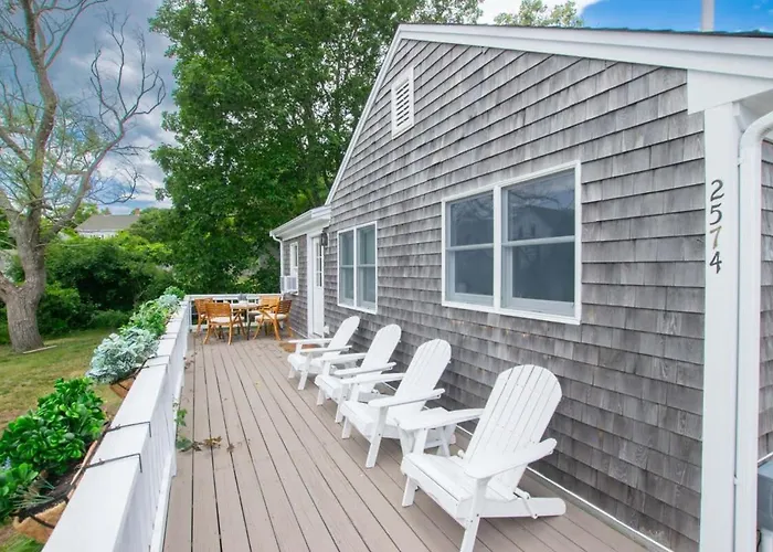 Wrap-Around Porch Mins To Beach Chatham