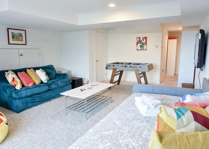 2 Min Walk To Private Beach & Boat Launch Orleans