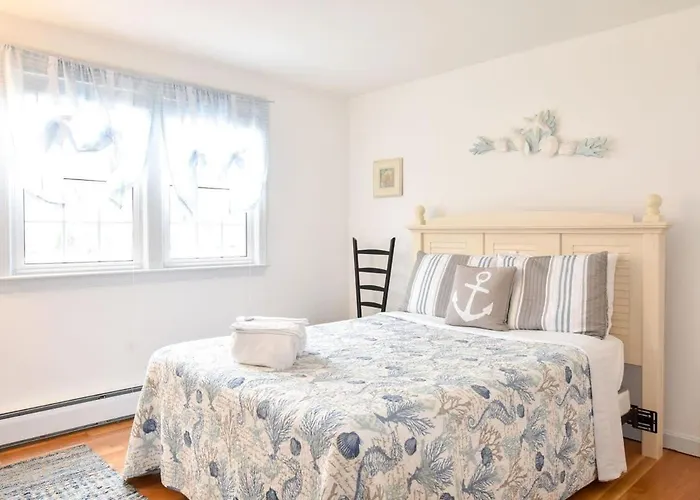 Minutes To Bayside Beaches Villa Dennis