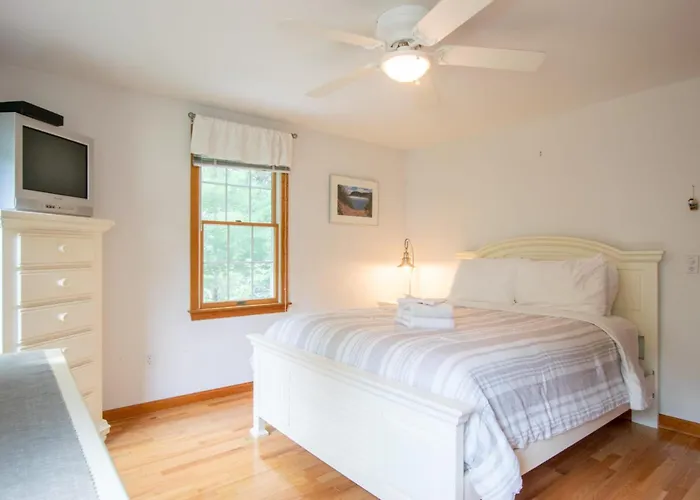 Screened In Porch And Fantastic Game Room Wellfleet