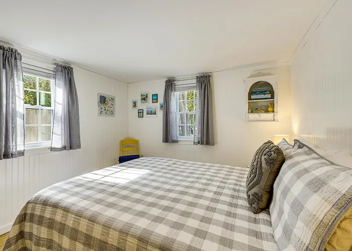 2 Mi To Beaches: Cozy Peaceful Escape W/ Deck Wellfleet