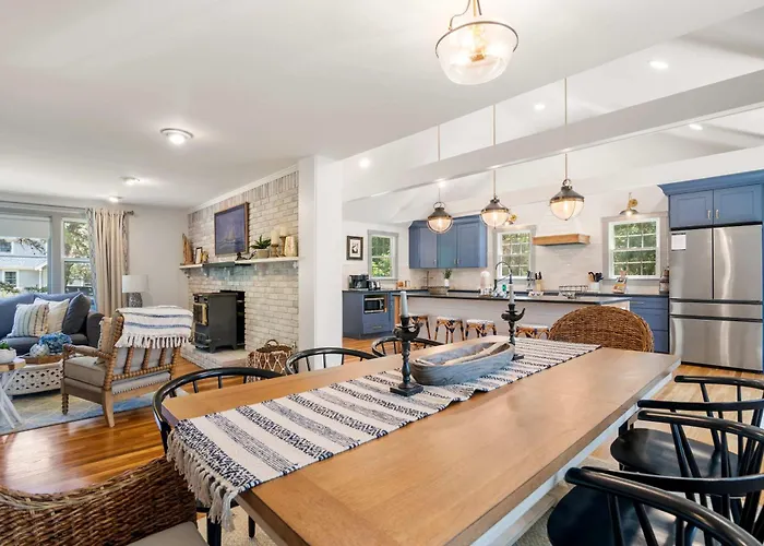 Newly Updated Home Close To Beaches Eastham