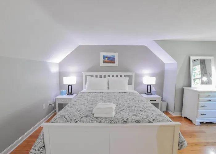 Quiet Location Near Oceanside Beaches Eastham