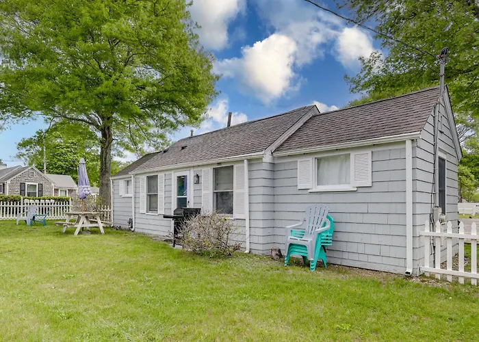 1 Mi To Ferry: 'Sea Street Cottage' In Hyannis