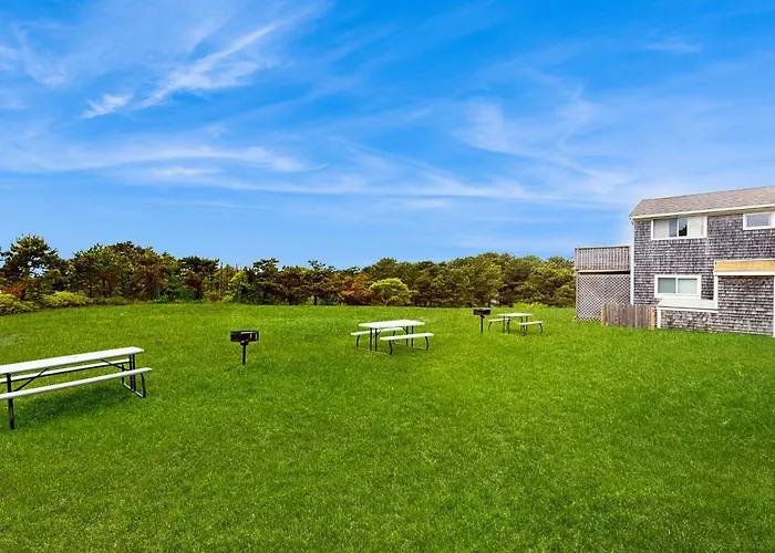 Large Studio With Patio And Pool North Truro
