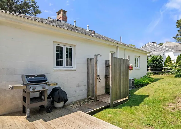 Updated Beach House Deck Outdoor Shower! Chatham
