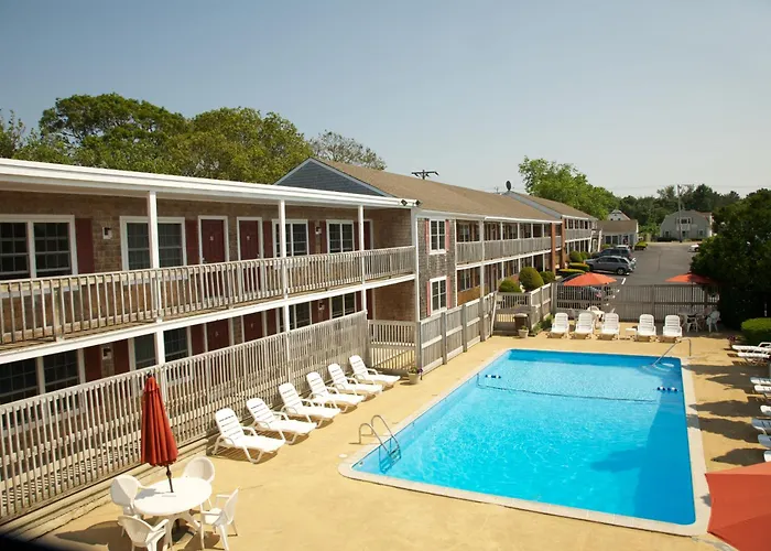 Holiday Hill Inn & Suites Dennisport