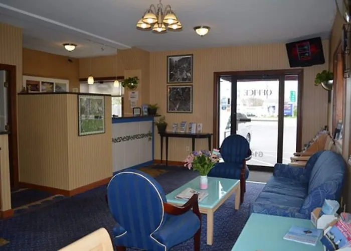 Hyannis Host Inn