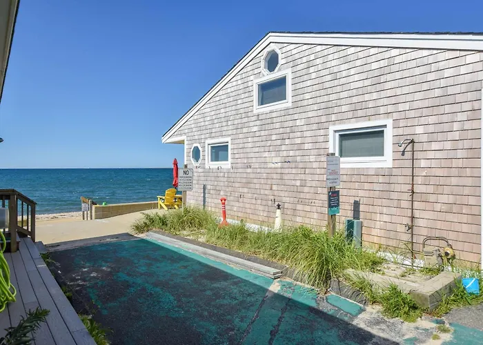 12216 - Beautiful Views Of Cape Cod Bay Access To Private Beach Easy Access To P-Town Truro
