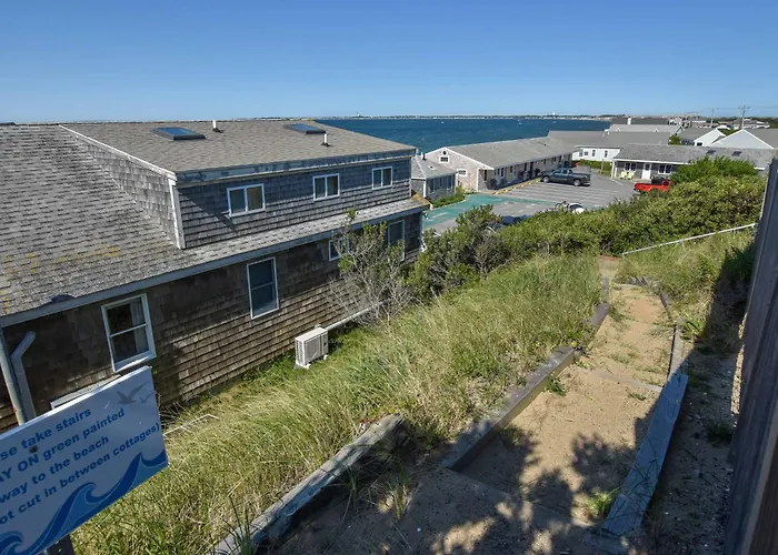 12215 - Beautiful Views Of Cape Cod Bay Access To Private Beach Easy Access To P-Town Truro