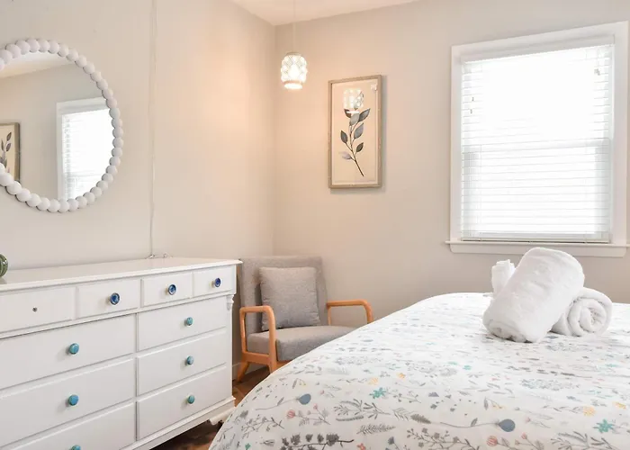 Classic Cape Great Location Dog Welcome Wellfleet