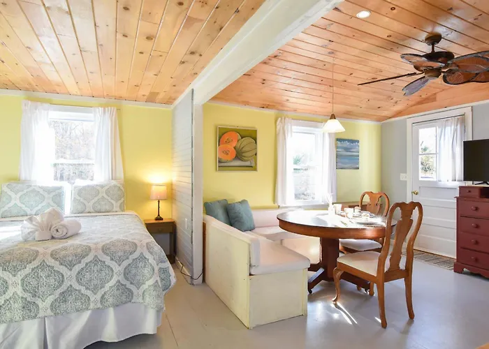 Bright Cottage Close To Bayside Beaches Eastham