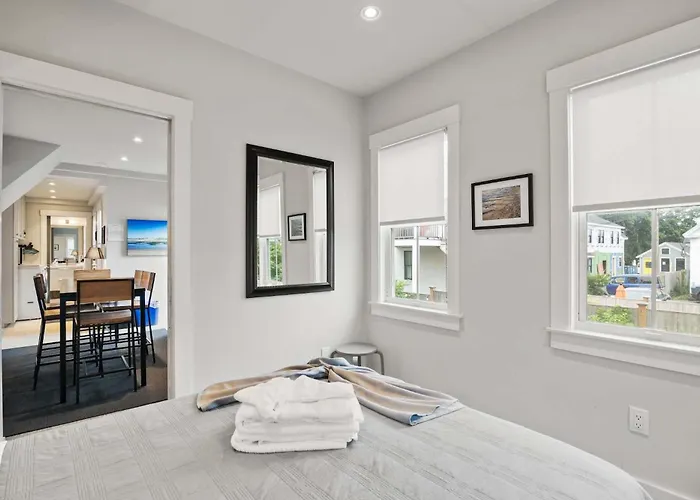 Modern, Private Patio, Walk To Town! Villa Provincetown