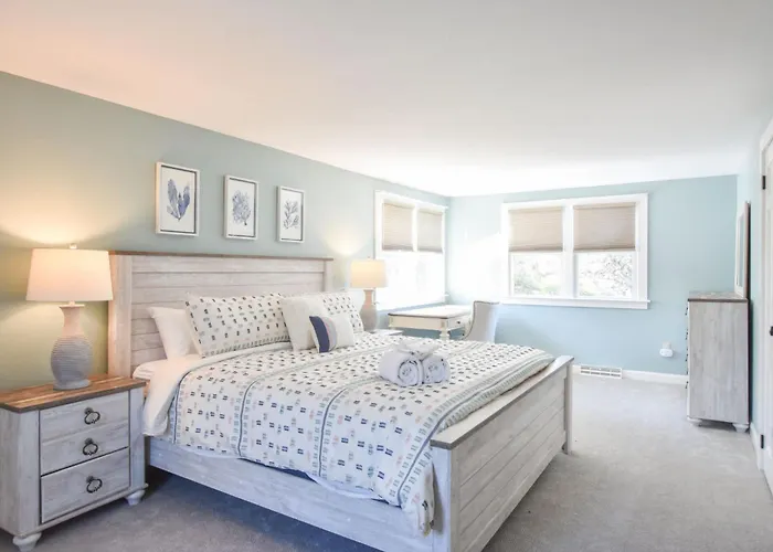 Beautiful Home Close To Ponds And Beach Brewster