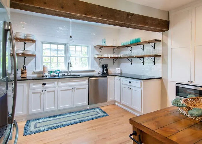 Walk To Ryder Cove Wet Bar & Hot Tub Villa Chatham