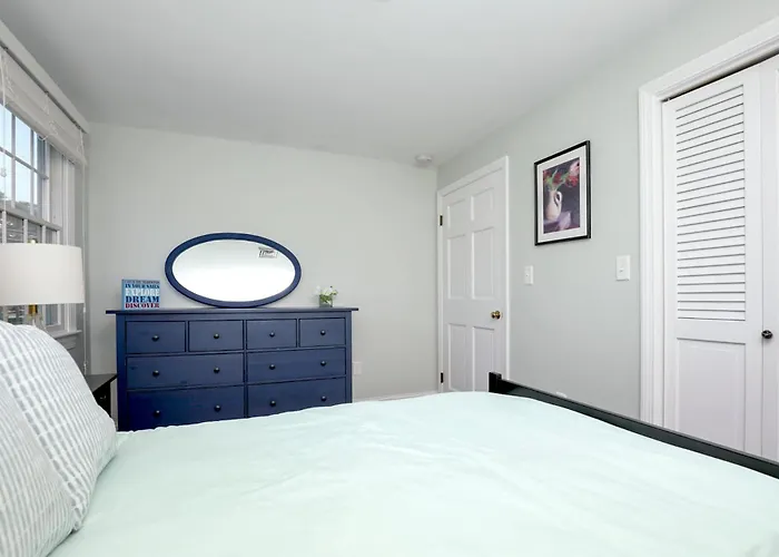 Newly Updated Home Sleeps 7, Ac, Free Wifi, Half Mile To Town Chatham