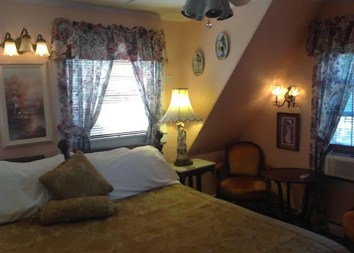 The Bradford Carver Guest House Provincetown