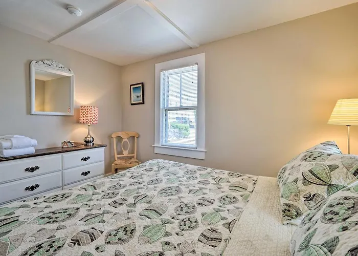 Walk To Commercial Street! Water-View Retreat Provincetown
