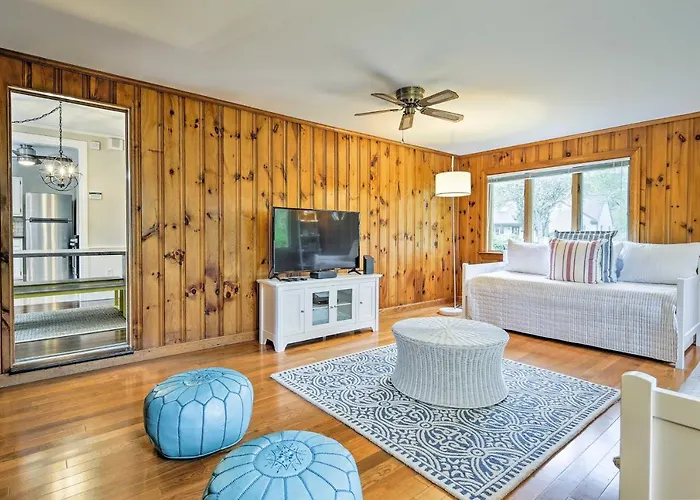 Spacious West Harwich Home With Deck And Gas Grill!