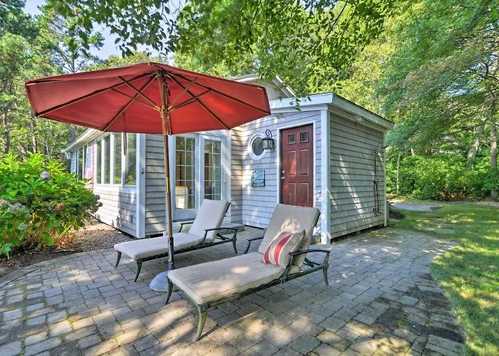 Lakefront Mashpee Home With Kayak And Outdoor Kitchen!