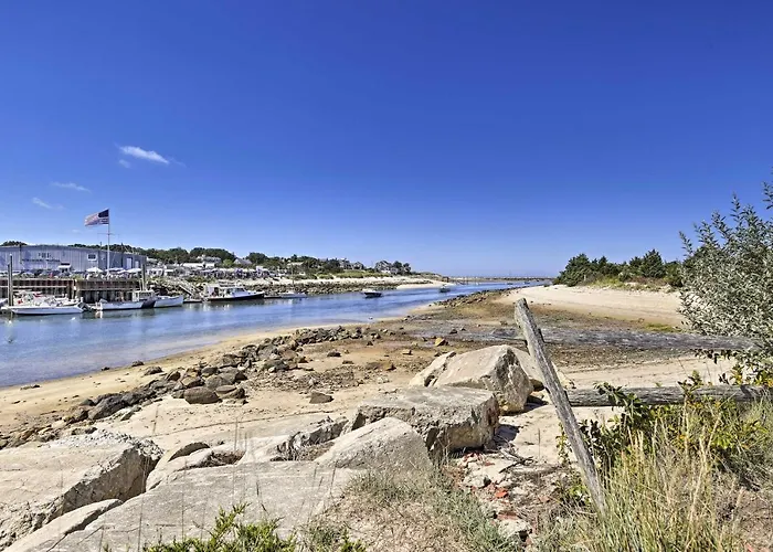 Private Brewster Cottage Near Beach And Harbor!